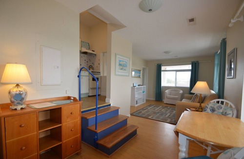 Isle of Palms Condominio | "Vista de pájaro" 1Br / 1Ba, 2nd Fl, terraza con vista a la piscina, se admiten perros