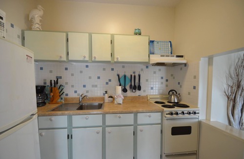 Isle of Palms Condominio | "Vista de pájaro" 1Br / 1Ba, 2nd Fl, terraza con vista a la piscina, se admiten perros