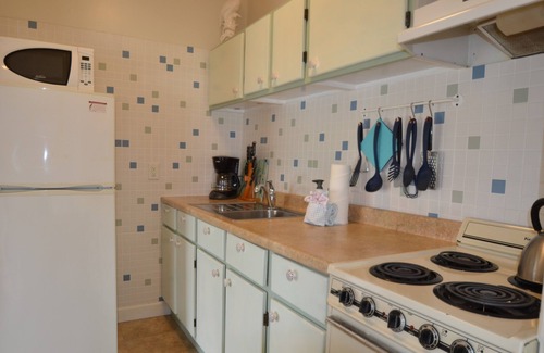 Isle of Palms Condominio | "Vista de pájaro" 1Br / 1Ba, 2nd Fl, terraza con vista a la piscina, se admiten perros
