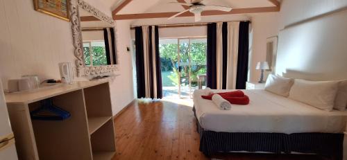Lopes Otro | Bird watchers paradise, peaceful chalet in shaded resort
