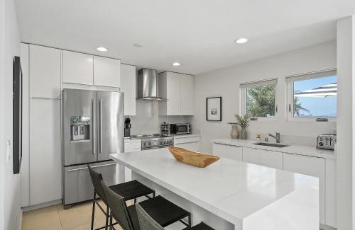 La Jolla Casa | Birdrock Paradise w Private Pool& Spa, AC, fast WiFi & Yard!