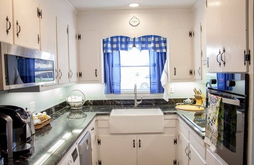 Crozet Cabaña | Birds and Bees Cottage