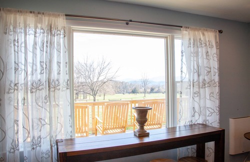 Crozet Cabaña | Birds and Bees Cottage