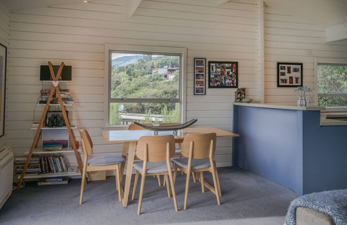 Akaroa Casa | Birdsong Bliss - Takamatua Holiday Home