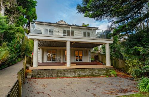 Titirangi Casa | Birdsong Retreat - Titirangi Holiday Home