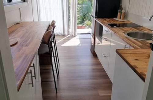 Kuranda Casa | Birdwatcher's Oasis | Tiny Home | Cassowary Visitors