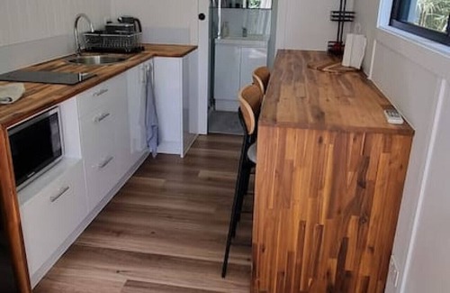 Kuranda Casa | Birdwatcher's Oasis | Tiny Home | Cassowary Visitors