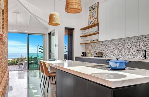 Henley Beach Casa | Birdy Beach House An Idyllic Oceanfront Lifestyle