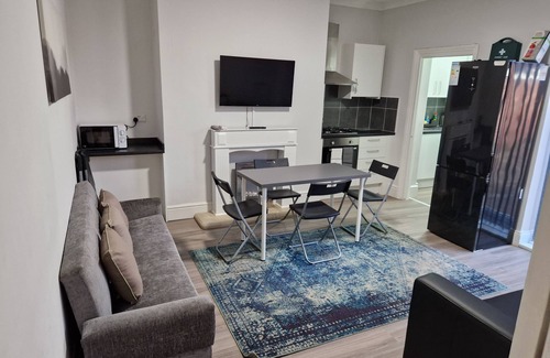 Birtley Casa | Birtley's Amethyst, 3 Bedroom Apt ,sleeps 6 Guest
