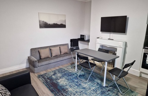 Birtley Casa | Birtley's Amethyst, 3 Bedroom Apt ,sleeps 6 Guest