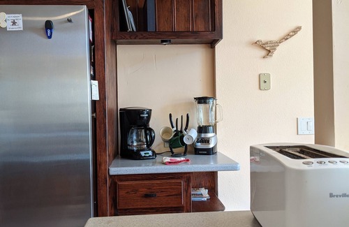 West Bishop Casa | Bishop, Entire-house, Elec Veh. Fast Charger. MONTHLY rental 25% Discount.
