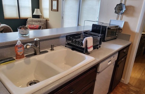 West Bishop Casa | Bishop, Entire-house, Elec Veh. Fast Charger. MONTHLY rental 25% Discount.