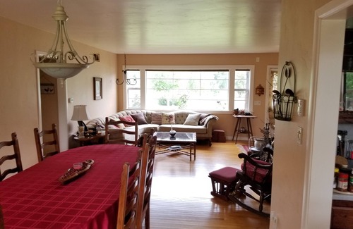 West Bishop Casa | Bishop, Entire-house, Elec Veh. Fast Charger. MONTHLY rental 25% Discount.