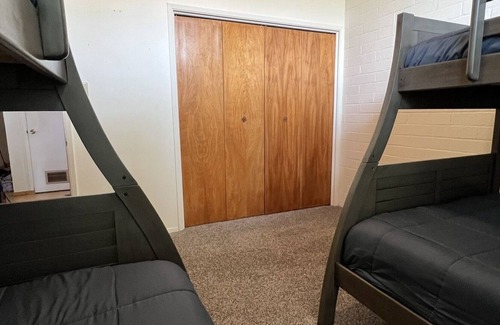 West Bishop Casa | Bishop FullHouse great for families and friends