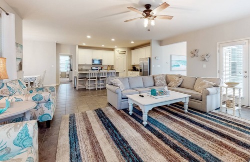 Millville Casa | Bishops Landing Home Close to Bethany Beach w/Shared Pool & Private W/D