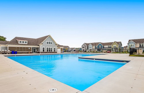 Millville Casa | Bishops Landing townhome with on-site pool, tennis, gym, & scenic views