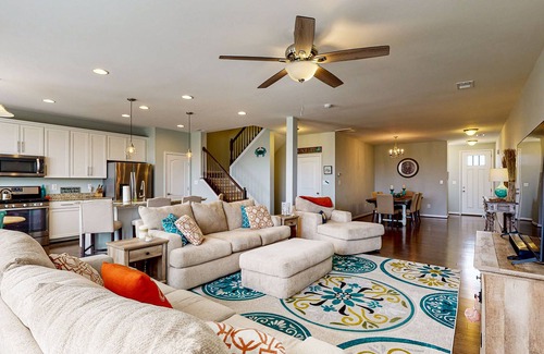 Millville Casa | Bishops Landing townhome with on-site pool, tennis, gym, & scenic views