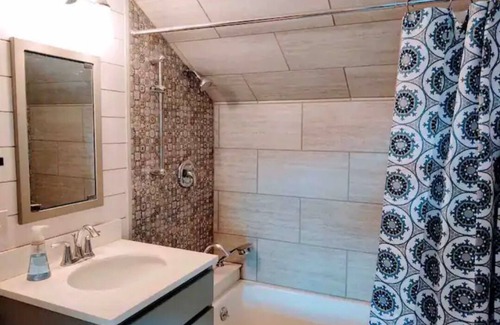 Fredonia Otro | BitterSweet Vineyard Views along Chatauqua Wine Trail w/hot tub and pet friendly