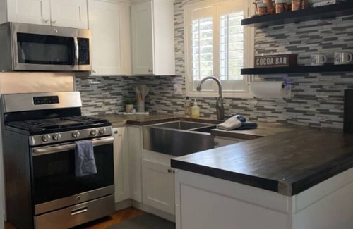 Wrightwood Apartamento | Charming Cabin | Kid & Pet Friendly, Wood Burning Fireplace