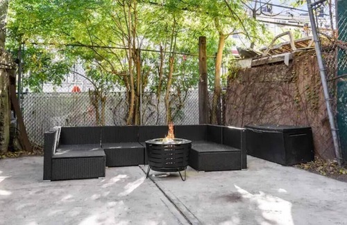 Ocean Hill Apartamento | BK Boho- Private backyard, event-friendly