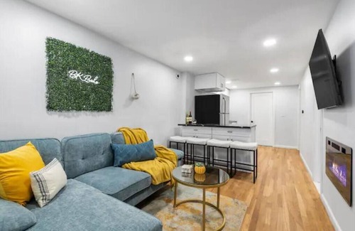 Ocean Hill Apartamento | BK Boho- Private backyard, event-friendly