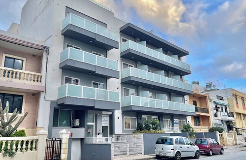 Swieqi Apartamento | Black 9: Studio Apartment in St. Julian's
