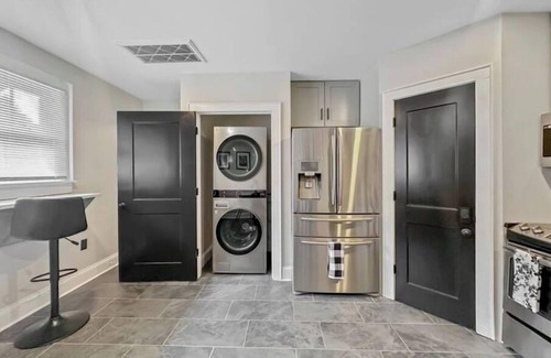 Enderly Park Casa | Black and white chic retreat