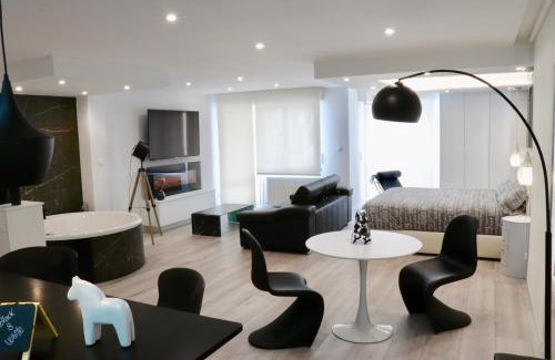 Noja Apartamento | Black and White Suitte "Plaza"