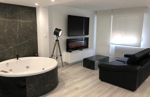 Noja Apartamento | Black and White Suitte "Plaza"