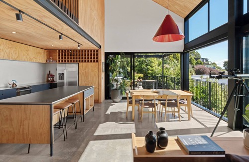 Atawhai Casa | Black Barn Escape - Modern, Architectural, Sea Views, Spa Pool!