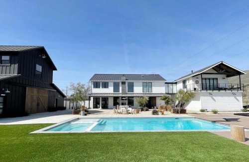 San Luis Obispo Casa | Black Barn Ranch 25 Acres Wpool Near Downtown