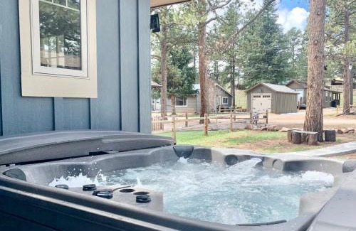 Woodland Park Casa | Black Bear Cabin with Hot Tub