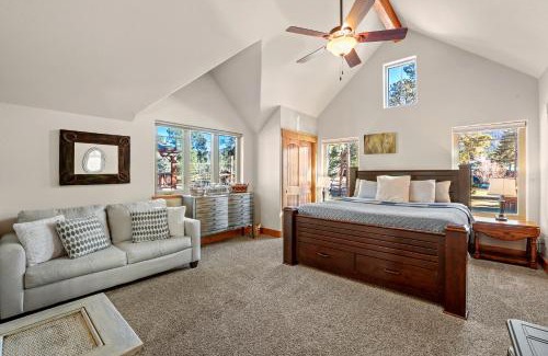 Woodland Park Casa | Black Bear Cabin with Hot Tub