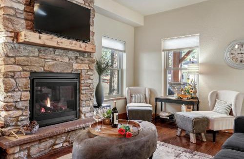 Woodland Park Casa | Black Bear Cabin with Hot Tub