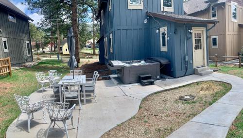 Woodland Park Casa | Black Bear Cabin with Hot Tub