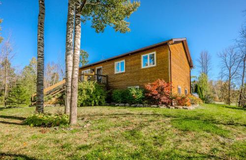 Miller Lake Casa | Black Bear - Cozy 4-season Cottage W Hot Tub
