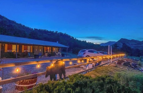 Howard Casa | Black Bear Lodge 7 Su