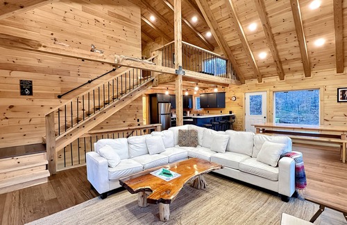 Greenville Cabina | Black Bear Lodge (Direct Access to the ATV and Snowmobile Trails!)