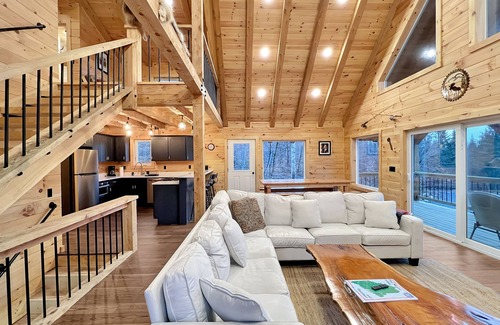 Greenville Cabina | Black Bear Lodge (Direct Access to the ATV and Snowmobile Trails!)