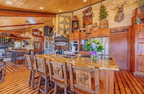 Bella Vista Casa | Black Bear Lodge - Luxury lakefront, sleeps 15