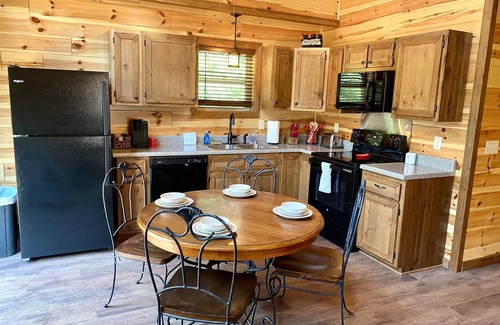 Townsend Cabina | Black Bear Retreat 2Bed 2Bath Cabin Near Bike Trail