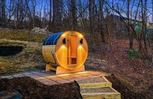 Asheville Casa | BLACK BEAR RIDGE Charming Pet-Friendly Getaway