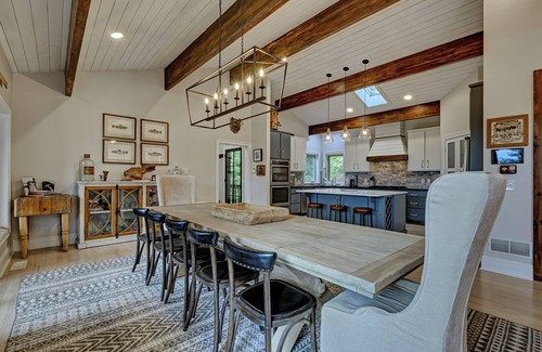 Sapphire Casa | Black bear Rock - mountain retreat with stunning views of the valley beyond!