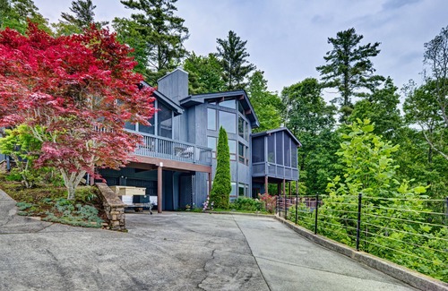 Sapphire Casa | Black bear Rock - mountain retreat with stunning views of the valley beyond!