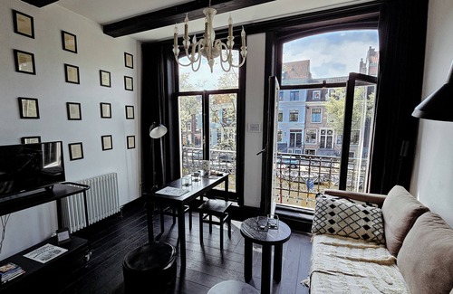 De Weteringschans Cama Y Desayuno | Black Beauty amazing apartment in the heart of Amsterdam