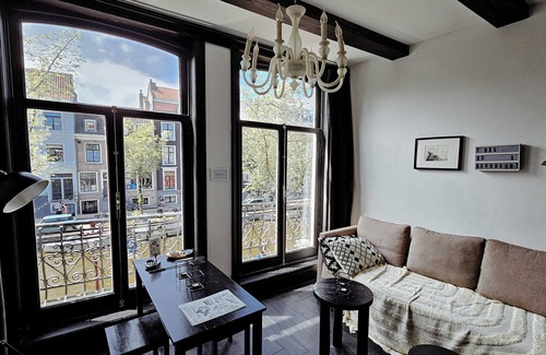 De Weteringschans Cama Y Desayuno | Black Beauty amazing apartment in the heart of Amsterdam