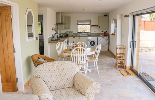 Abergavenny Cabaña | Gato negro Bach, GILWERN