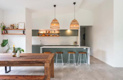 Wooloweyah Casa | Black Cockatoo - Oceanstays - Pet Friendly