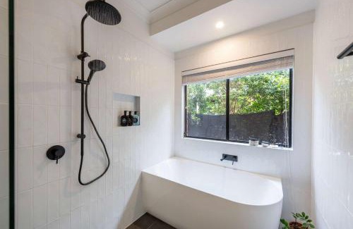 Wooloweyah Casa | Black Cockatoo - Oceanstays - Pet Friendly