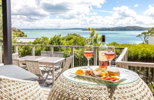 Surfdale Casa | Black Cottage - Stay Waiheke